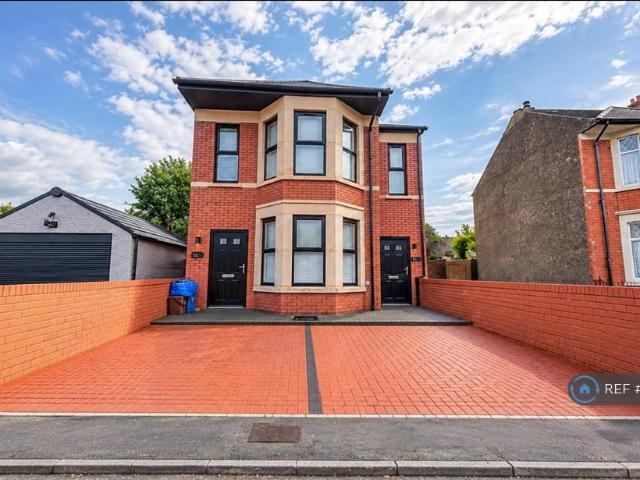 Heath, Cardiff, CF14 1 bed flat to rent £1,100 pcm £254 pw