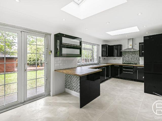 Heath Close, Ealing W5, 5 bed detached house to rent, £4,300 pcm | PrimeLocation