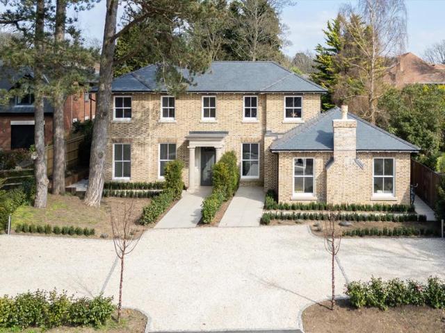 Heath Ridge Green, Cobham, Surrey KT11 4 bed semi detached house to rent £8,500 pcm £1,962 pw