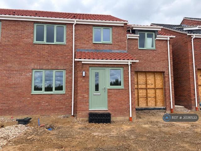 Heath Road, Dereham, NR20 4 bed semi detached house to rent £2,300 pcm £531 pw