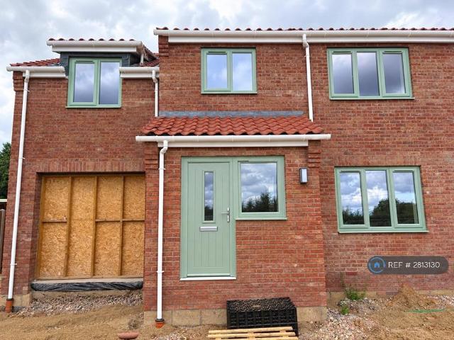 Heath Road, Dereham, NR20 4 bed semi detached house to rent £2,300 pcm £531 pw