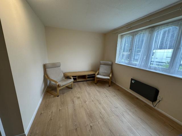 Heath Road, Hounslow TW3, 1 bed flat to rent, £1,350 pcm | PrimeLocation
