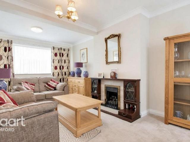Heath Road, ROMFORD 3 bed end of terrace house to rent £2,100 pcm £485 pw