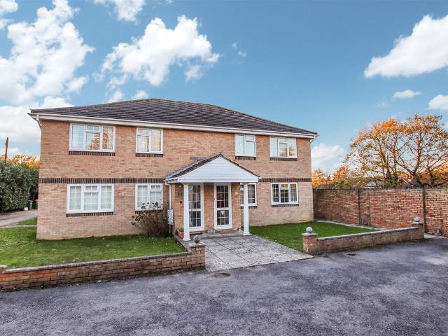 Heath Road South, Locks Heath SO31, 2 bed maisonette to rent, £1,300 pcm | PrimeLocation