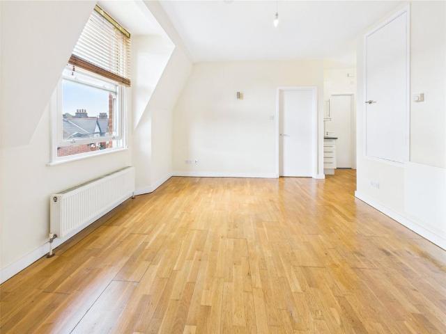 Heath Road, Twickenham 1 bed apartment to rent £1,550 pcm £358 pw
