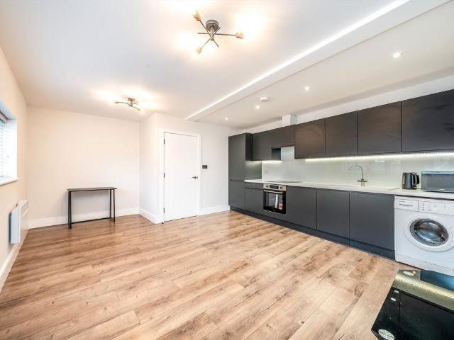 Heath Road, Twickenham TW1, 1 bed flat to rent, £1,700 pcm | PrimeLocation