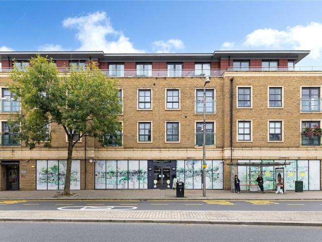 Heath Road, Twickenham, TW1 2 bed flat to rent £2,450 pcm £565 pw