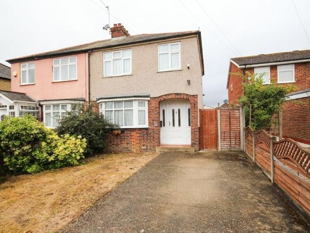 Heath Road, Uxbridge, UB10 3 bed semi detached house to rent £2,250 pcm £519 pw