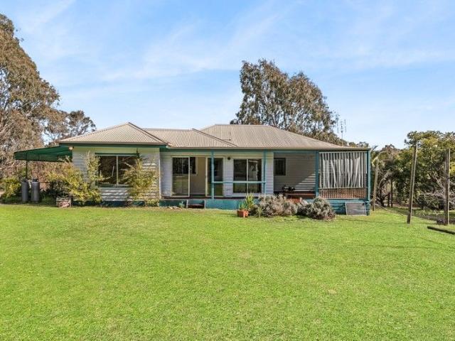 Heathcote. 3 bedroom country cottage