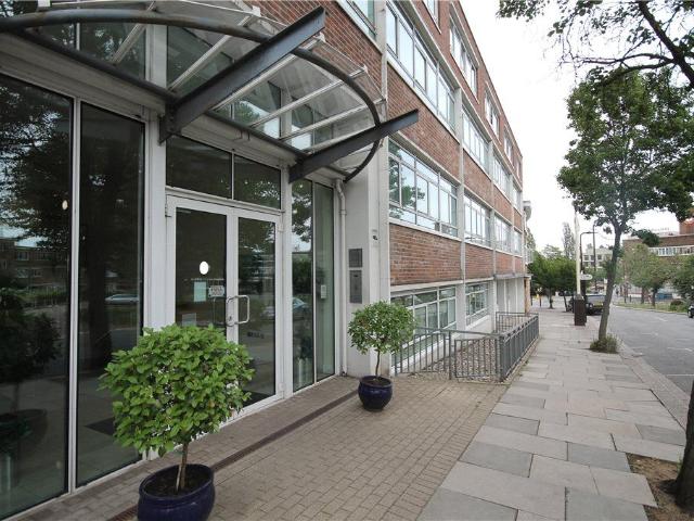 Heathcroft, Ealing W5, 3 bed flat to rent, £3,000 pcm | PrimeLocation