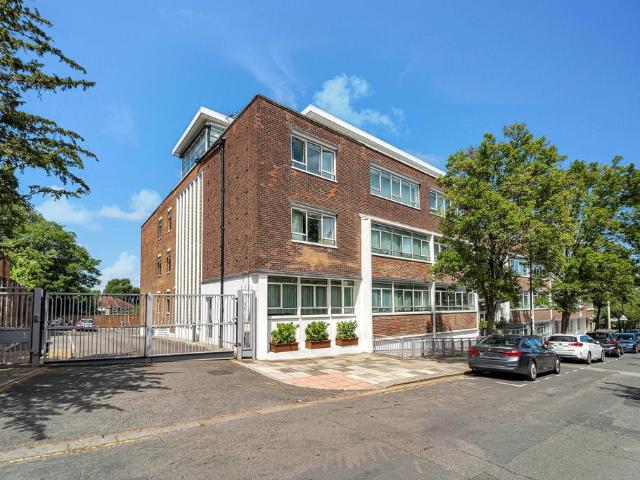 Heathcroft, London W5 3 bed apartment to rent £2,900 pcm £669 pw
