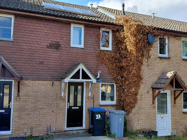 Heather Close, Carterton, Oxfordshire OX18, 2 bed terraced house to rent, £1,200 pcm | PrimeLocation
