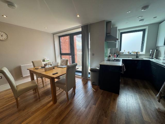 Heather Gardens, London NW11, 2 bed flat to rent, £2,249 pcm | PrimeLocation