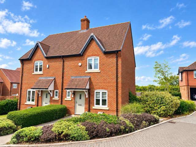 Heather Green, Warfield RG42 2 bed semi detached house to rent £2,200 pcm £508 pw
