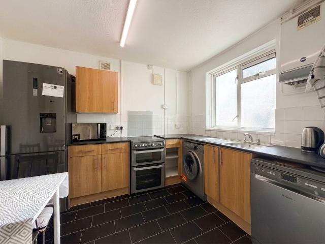 Heather Lane, Yiewsley UB7, 3 bed flat to rent, £1,950 pcm | PrimeLocation
