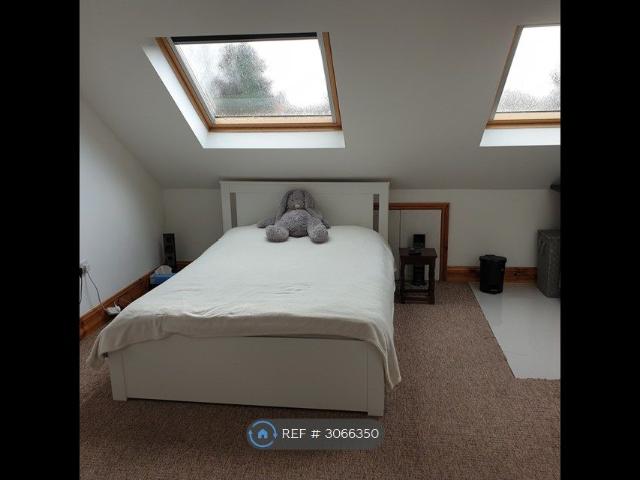 Heatherdene Close, Mitcham CR4, 1 bed flat to rent, £975 pcm | PrimeLocation