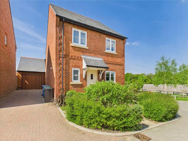 Heatherdene Road, High Wycombe HP10, 3 bed detached house to rent, £2,500 pcm | PrimeLocation