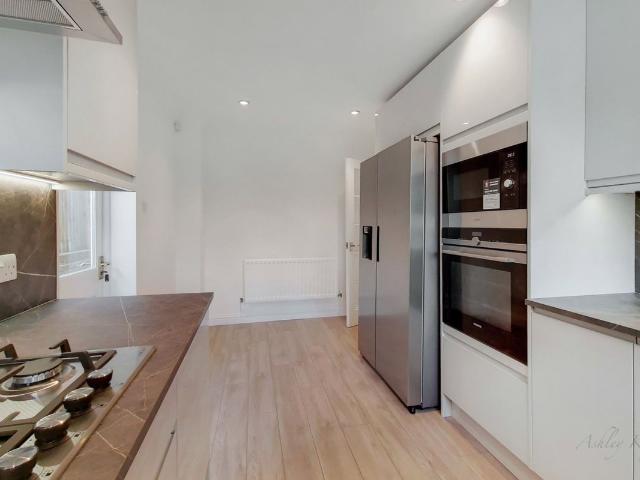 Heatherfold Way, Pinner HA5, 4 bed detached house to rent, £3,000 pcm | PrimeLocation