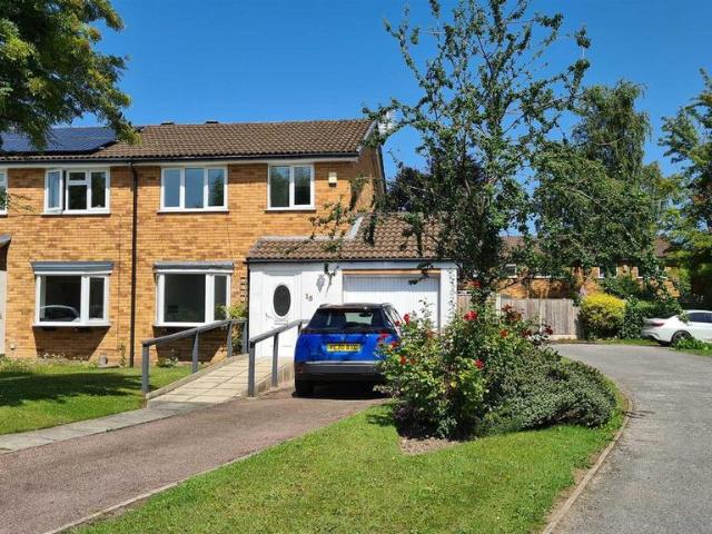 Heatherfield Court, Wilmslow, Cheshire 3 bed semi detached house to rent £1,595 pcm £368 pw