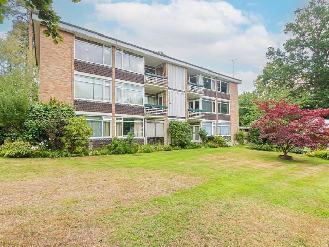 Heathermount Gardens, Crowthorne RG45, 2 bed flat to rent, £1,395 pcm | PrimeLocation