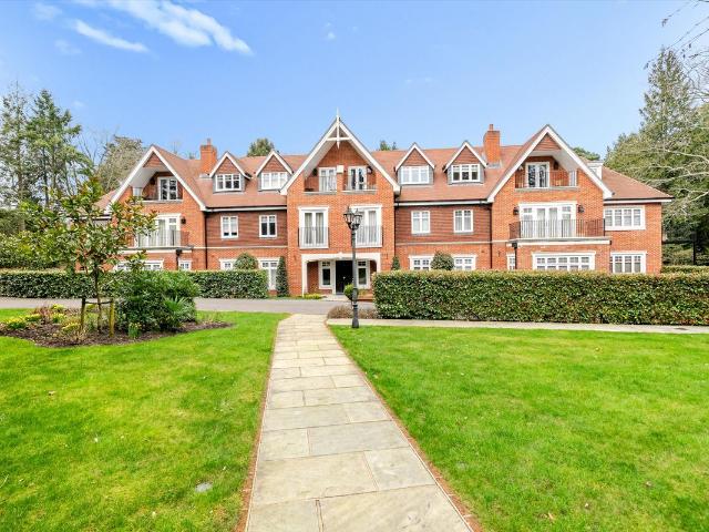 Heathfield Avenue, Sunninghill, Berkshire SL5, 3 bed flat to rent, £4,950 pcm | PrimeLocation