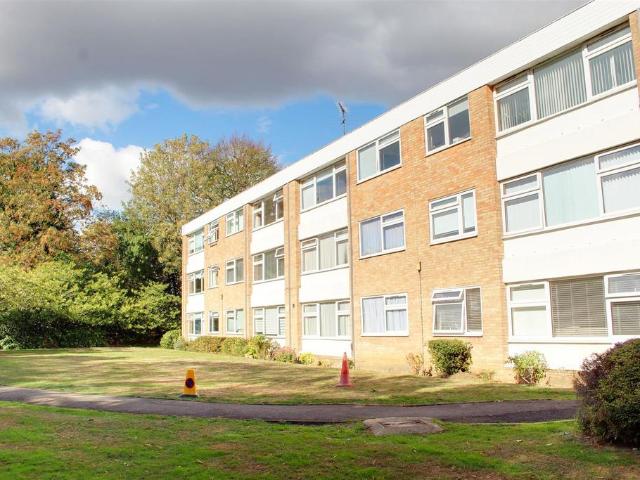 HEATHFIELD CLOSE, POTTERS BAR EN6 2 bed flat to rent £1,625 pcm £375 pw
