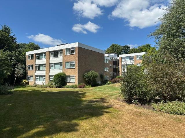Heathfield Close, Potters Bar EN6, 2 bed flat to rent, £1,800 pcm | PrimeLocation