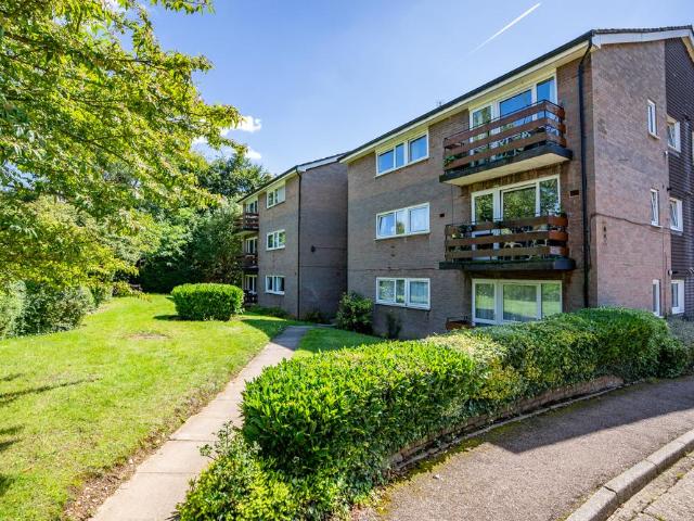 Heathfield Court, St Albans AL1 2 bed apartment to rent £1,600 pcm £369 pw