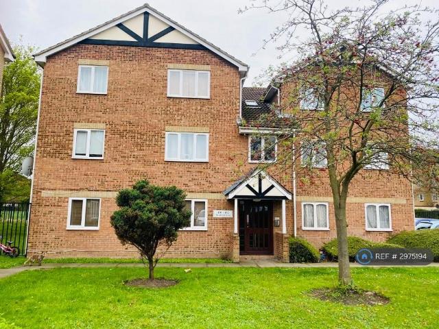 Heathfield Drive, Mitcham, London, CR4 2 bed flat to rent £1,600 pcm £369 pw