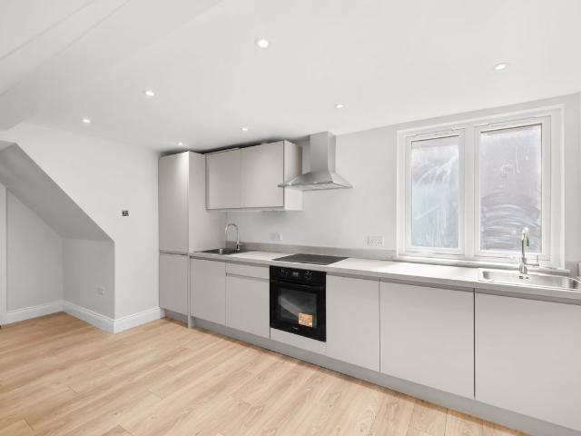 Heathfield Gardens, London NW11, 1 bed flat to rent, £2,250 pcm | PrimeLocation