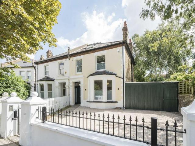 Heathfield Gardens, London W4 4 bed semi detached house to rent £13,000 pcm £3,000 pw