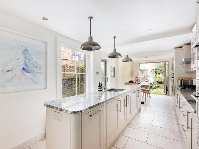 Heathfield Gardens, Strand on the Green, London, W4 4LA, United Kingdom | 4 bed townhouse for rent #120900895 | Rentberry