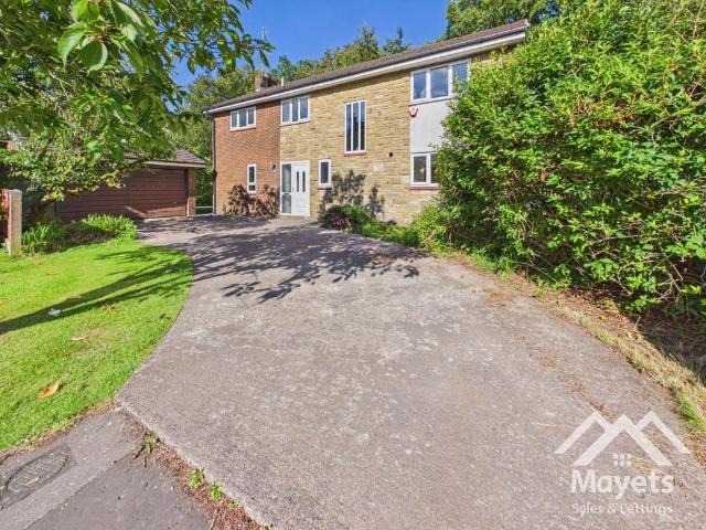 Heathfield Park, Blackburn. Lancs. 4 bed detached house to rent £2,000 pcm £462 pw
