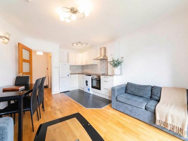 Heathfield Park, London NW2 1 bed flat to rent £1,690 pcm £390 pw
