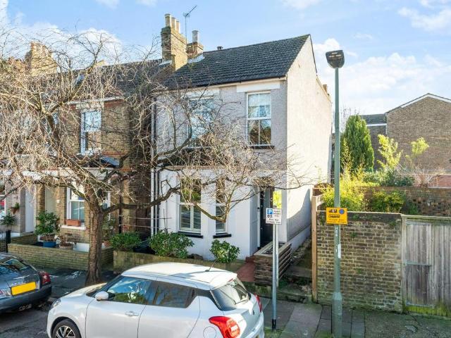 Heathfield Road, Bromley, BR1 3 bed terraced house to rent £2,300 pcm £531 pw