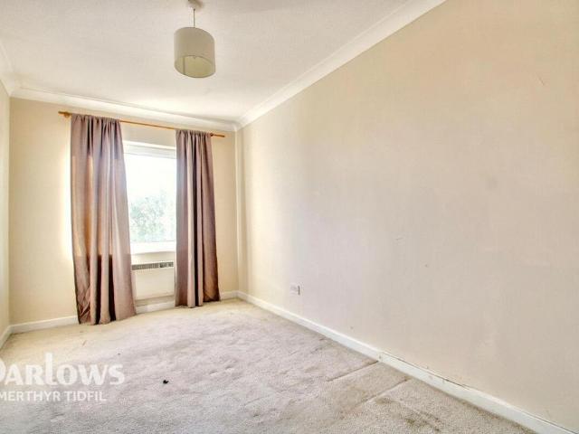 Heathfield, SWANSEA 2 bed apartment to rent £775 pcm £179 pw
