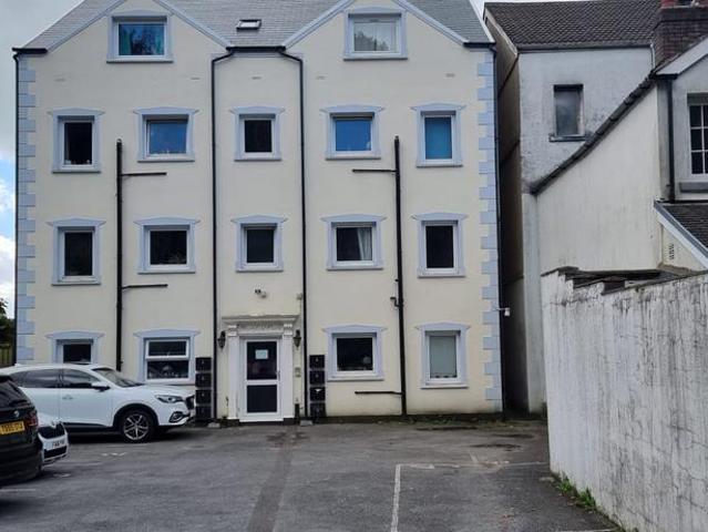 Heathfield, Swansea SA1 2 bed flat to rent £800 pcm £185 pw