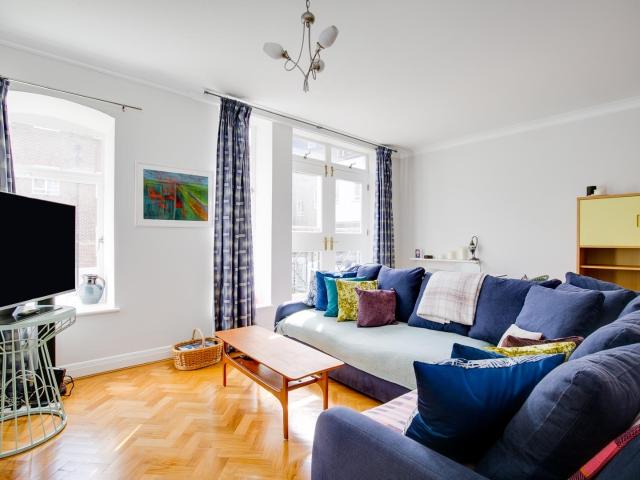Heathfield Terrace, Central Chiswick, W4