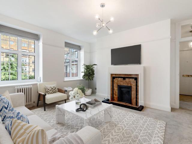 Heathfield Terrace, Central Chiswick, W4