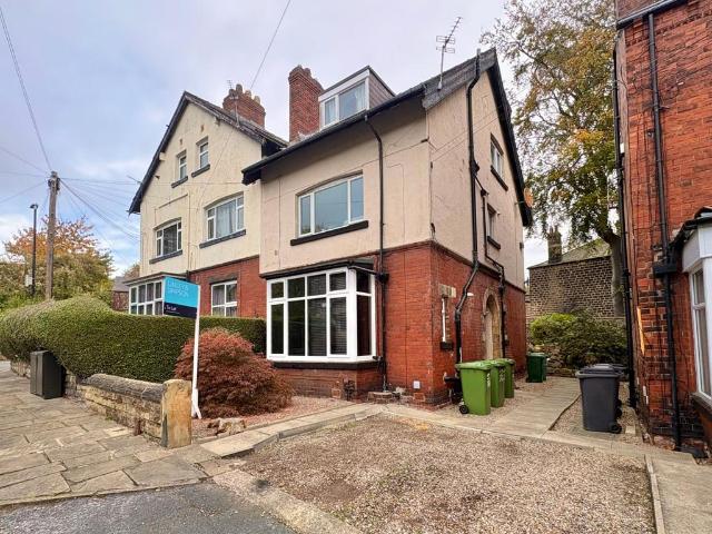 Heathfield Terrace, Headingley. Studio to rent £595 pcm £137 pw