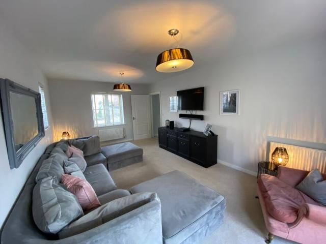Heathland Way, Neath, SA10