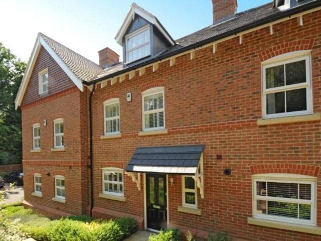 Heathlands Place, Berkshire, SL5 3 bed house to rent £2,300 pcm £531 pw