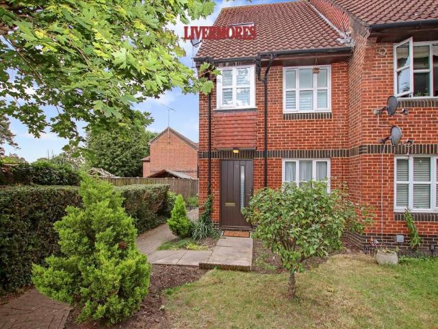 Heathlee Road, Crayford, Kent 1 bed maisonette to rent £1,400 pcm £323 pw