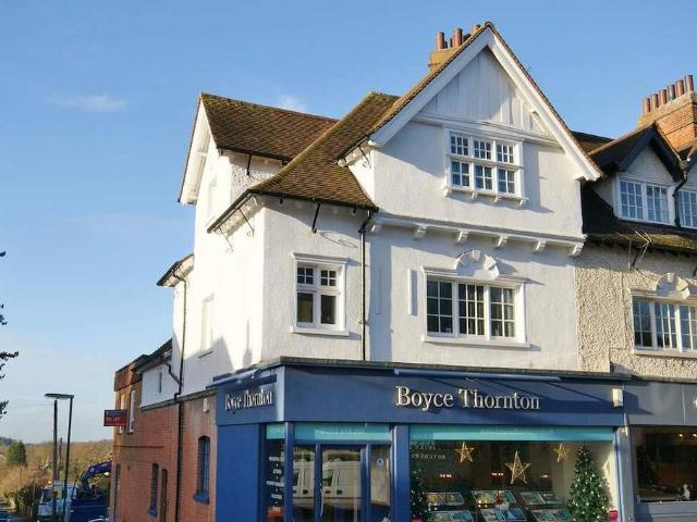 Heathside, Oakshade Road, Oxshott. 3 bed flat to rent £1,695 pcm £391 pw