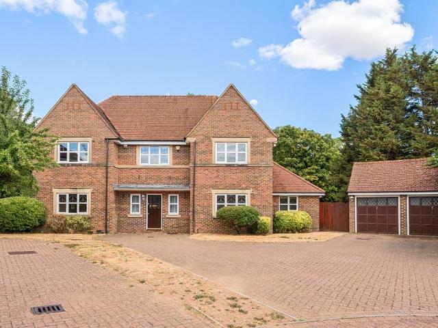 Heathside Place, Epsom KT18 5 bed detached house to rent £4,500 pcm £1,038 pw