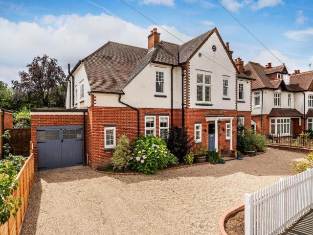 Heathside Road, Woking GU22 5 bed detached house to rent £5,000 pcm £1,154 pw