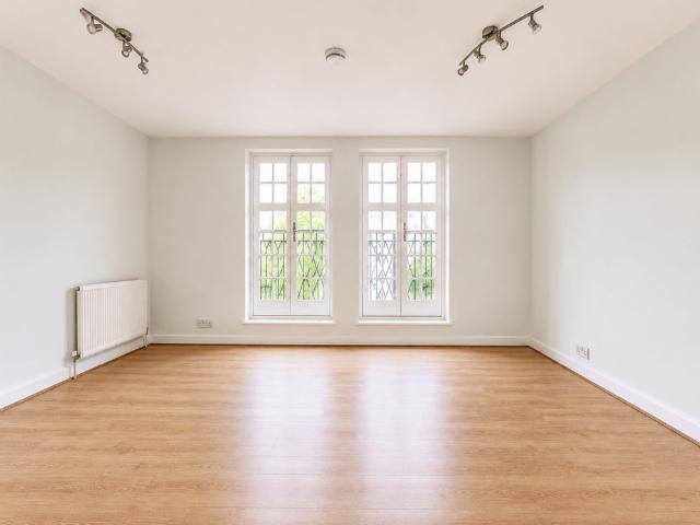 Heathview Court, NW11 7EF 2 bed flat to rent £2,550 pcm £588 pw