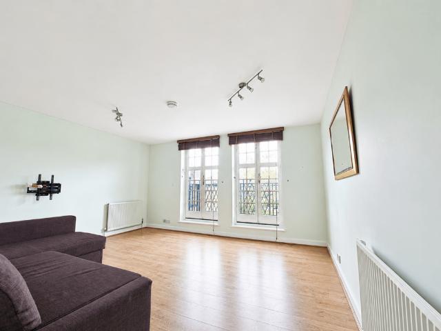 Heathview Court, NW11 2 bed flat to rent £2,600 pcm £600 pw