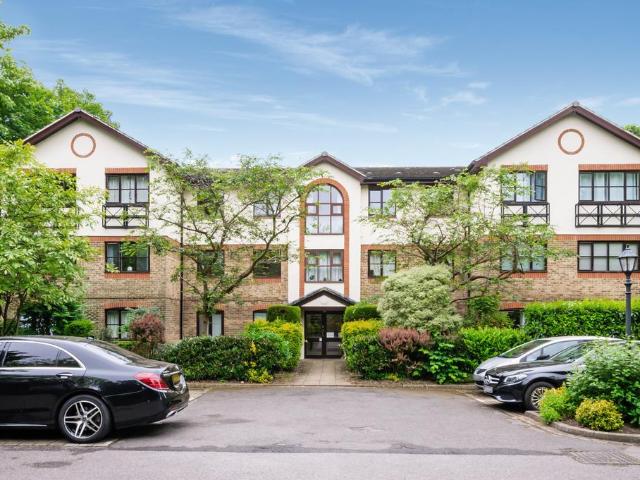 Heathview Court, Wimbledon SW19 1 bed apartment to rent £1,900 pcm £438 pw