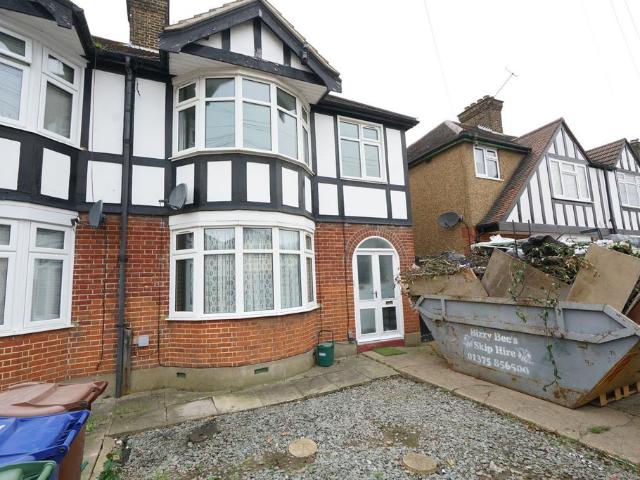 Heathview Road, Grays 3 bed semi detached house to rent £1,795 pcm £414 pw